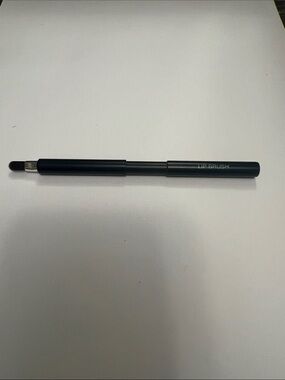 Younique Retractable Lip Brush in Black